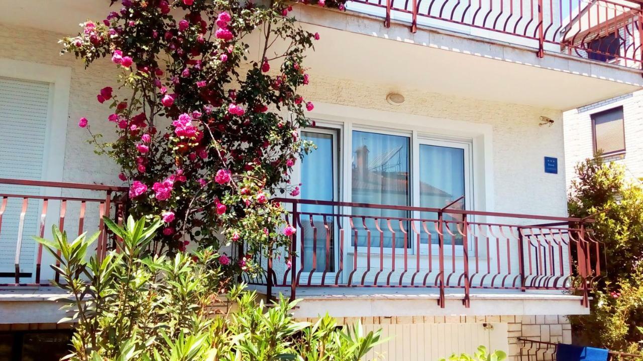 Apartmani Komunela Умаг Экстерьер фото