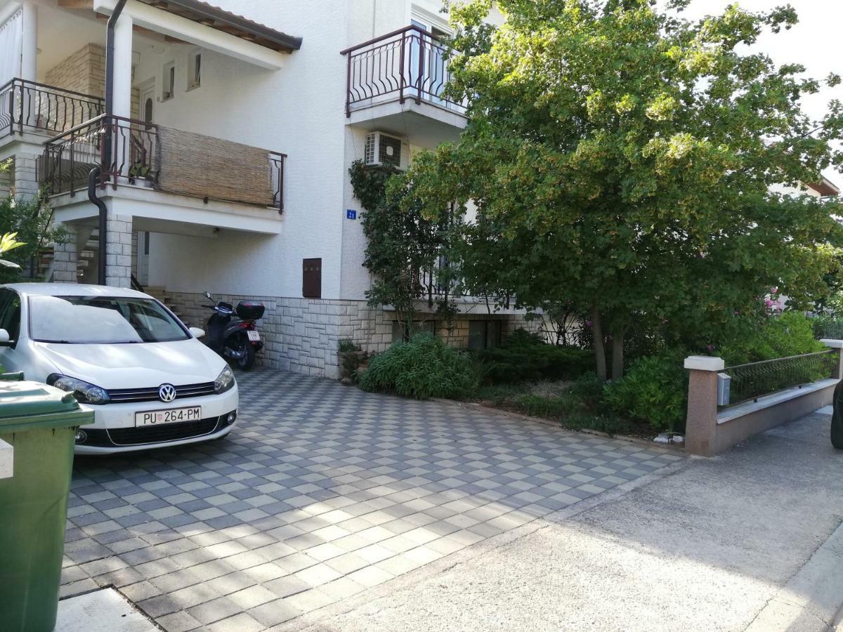Apartmani Komunela Умаг Экстерьер фото